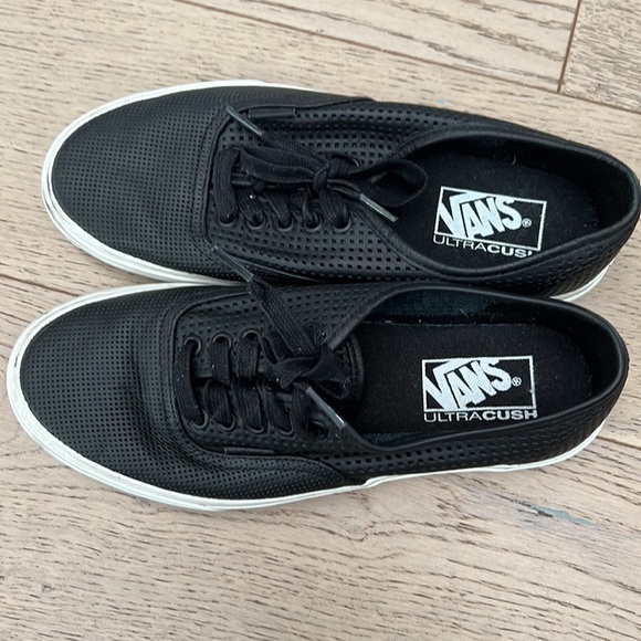 VANS - Picture 2 of 7